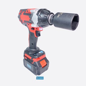 ประแจบลัชเลสไร้สายแบบชาร์จไฟได้ รุ่น 99 Type 1/2" แรงบิด 1500 นิวตันเมตร สำหรับงานหนัก ใช้กับยางรถบรรทุก สีแดง - Product Image 2