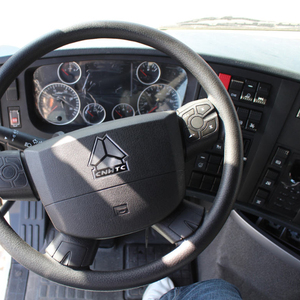 NUEVO Camión Tractor Sinotruk Howo T7H 4X2 6X4 450HP, Motor Cummins de Alta Resistencia, Modelo para Transporte Minero en Desiertos de Alta Temperatura - Product Image 6