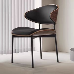 Chaise de salle à manger moderne de style nordique, luxe léger, structure en bois massif, coussin en cuir, dossier incurvé, pieds en métal, pour la maison, le restaurant, le bistrot - Product Image 1