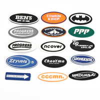 Étiquette en caoutchouc PVC 3D gaufrée personnalisée en usine Logo en caoutchouc patchs étiquettes de vêtements personnalisées