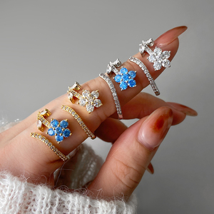 Anillo Floral Abierto Ajustable de Latón con Baño de Oro de 18K, Flor de Circonita Cúbica Azul con Acento de Circonita Cúbica Marquise, Anillo de Declaración para Mujer, Venta al por Mayor - Product Image 2