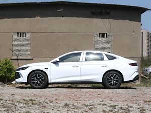 2025 BYD Qin L sedán eléctrico Lanzamiento del Año Nuevo chino 545km características de rango BYD Blade tecnología de batería nuevo vehículo de energía - Product Image 4