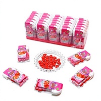Ces bonbons pressés délicieux et colorés en forme de fraise sont spécialement conçus pour les enfants.