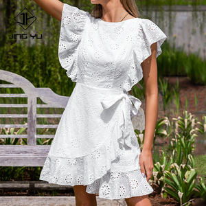 Robe mini en coton blanc ajouré à volants, de haute qualité, personnalisée, douce, 100% coton, brodée. - Product Image 1