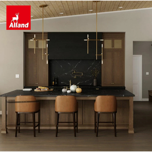 <span class=keywords><strong>Armoire</strong></span> <span class=keywords><strong>de</strong></span> cuisine sur mesure Allandcabinet, style transitionnel, finition placage bois naturel, panneau Shaker en bois d'érable avec îlot - Product Image 1