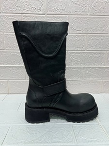 Bottines noires pour femmes de haute qualité avec tige en cuir, imperméables et chaudes, bottes élégantes et tendance pour la beauté. - Product Image 3