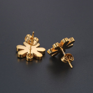 ต่างหูสตั๊ดชุบทองสไตล์ญี่ปุ่นเกาหลีรูปดอกเดซี่ CF085 - Product Image 4