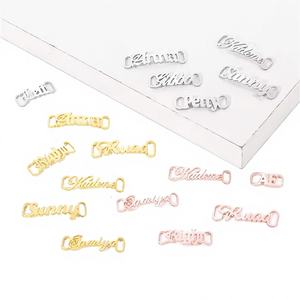 Broches personnalisées en acier inoxydable plaqué or 18 carats pour dropshipping, boucles de lacets de chaussures de sport unisexe avec nom personnalisé pour fêtes - Product Image 1