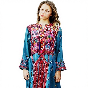 Robe décontractée traditionnelle indienne Banjara brodée à la main, vêtement ethnique tendance, tenue élégante d'inspiration bohème pour femmes - Product Image 1