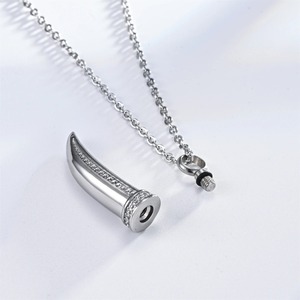 Collier de crémation classique en acier inoxydable avec pendentif en forme de cornes de loup pour cendres, bijou urne commémorative pour femmes et hommes - Product Image 5