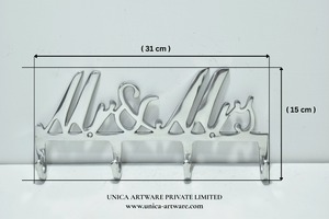 Porte-clés mural décoratif élégant en aluminium pour Monsieur et Madame, idéal pour l'organisation et le rangement domestique - En vente par l'exportateur indien - Product Image 2