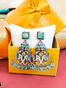 Boucles d'oreilles Jhumka oxydées plaquées argent pour femmes ensemble de boucles d'oreilles pour vêtements décontractés vêtements de bureau ethniques indiens - Product Image 2
