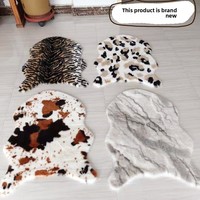Fabriklieferung 100% Polyester Imitat Australische Wolle Teppich Neuer Moderner Bedruckter Kaninchenfell Kuh-Tiger-Print Plüsch-Kissen