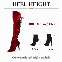 Bottes longues originales en velours rouge avec empiècements en dentelle blanche, sangle élastique haute, plusieurs modes de port, talons, bottes au-dessus du genou