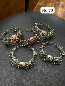 Hermoso conjunto de joyas de pulsera étnica en tono dorado para mujeres y niñas, ropa tradicional elegante para funciones ceremoniales, ropa de fiesta - Product Image 2