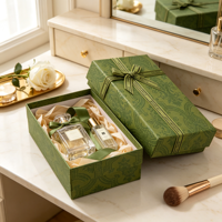 Coffret cadeau de parfum élégant avec flacon de parfum, boîte à chocolat, sacs cadeaux, doublure en velours, ruban, ensemble cadeau en gros