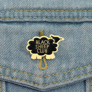 Buitenstaander Maatschappij Emaille Pin Cartoon Zwarte Schapen Dier Broche Revers Badge Sieraden Cadeau Rugzak Accessoires - Product Image 1