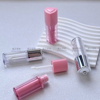 Gloss à lèvres personnalisé en forme de cœur avec boucle de suspension, emballage cosmétique en ABS semi-transparent à double couche