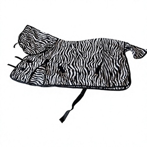 Couverture de cheval légère de qualité supérieure à imprimé zèbre, avec rabat de queue moyen, en tissu polyester - Product Image 6