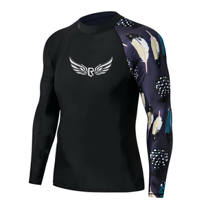Camiseta de compresión de manga larga para hombre con estampado digital de plumas negras, transpirable, de secado rápido, antibacteriana, con logo frontal - Product Image 1
