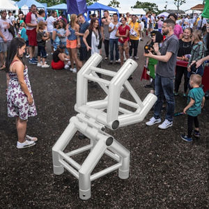 Estructura de Techo Portátil de Aleación de Aluminio Plateada Triangular para Iluminación de Escenarios, Equipo de Exhibición Móvil para Ferias y Eventos de Conciertos - Product Image 2