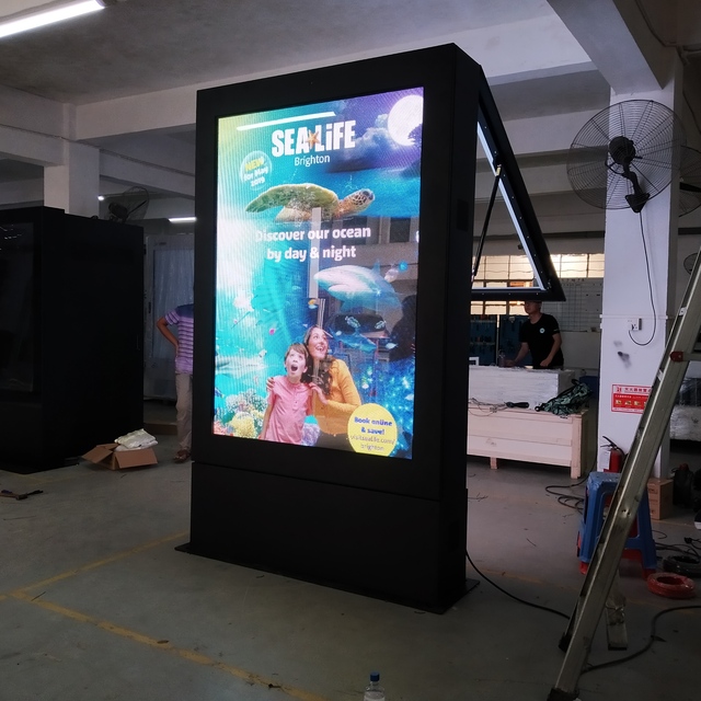 85" LED  Outdoor Kiosk Double Side Display of P3.91 Digital Signage Waterproof with High Brightness More Than 6500nits