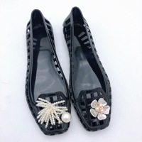Sandales plates basses pour femmes, escarpins à bout carré, printemps/été, blanches, ornées de perles de riz, à bout fermé, chaussures en cristal, rétro, imperméables