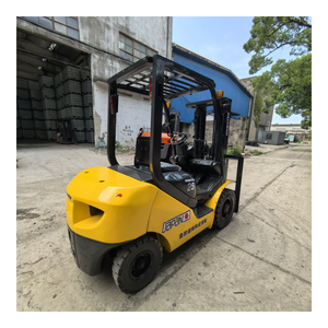 Montacargas diésel Komatsu FD25 usado de 2.5 toneladas, original de Japón, en buen estado, de segunda mano, en oferta. - Product Image 1