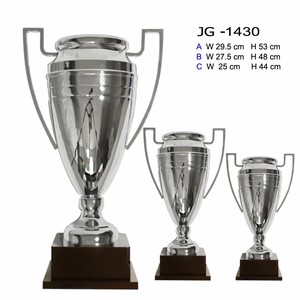JG-1430 Trofeo <span class=keywords><strong>de</strong></span> Fútbol Mundial <span class=keywords><strong>de</strong></span> Gran Tamaño, Premio Deportivo <span class=keywords><strong>de</strong></span> Metal, <span class=keywords><strong>Copa</strong></span> <span class=keywords><strong>de</strong></span> Recuerdo Plateada para Campeones - Product Image 1