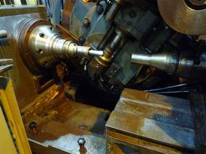 Machine à tailler les engrenages horizontale à usage intensif pour la découpe de précision des engrenages et les applications de fabrication d'engrenages industriels - Product Image 3