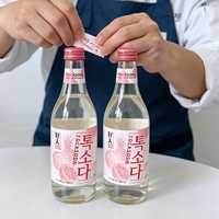 Étiquette de bouteille autocollante personnalisée, autocollant en vinyle imperméable pour l'emballage de bouteilles de vin mousseux, de soju et de verres