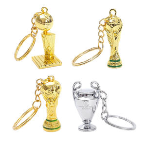 Porte-clés en métal plaqué or pour les souvenirs du joueur <span class=keywords><strong>de</strong></span> <span class=keywords><strong>l</strong></span>'année et du gardien <span class=keywords><strong>de</strong></span> but du Golden Boot et du Golden Ball Award - Product Image 1