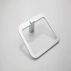 Set di 6 Accessori da Bagno in Lega di Zinco Cromata: Mensola Portasciugamani, Anello Portasciugamani, Portarotolo Carta Igienica, Gancio Porta Accappatoio, Porta Bicchiere, Portasapone - Product Image 4
