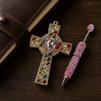 Perle focale de luxe multicolore en strass en forme de croix pour stylos à décorer, breloque en cristal doré en forme de goutte, vente en gros DIY