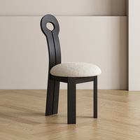 Chaise de salle à manger rétro française en bois massif avec revêtement en tissu, dossier antique, style silencieux, mobilier de maison
