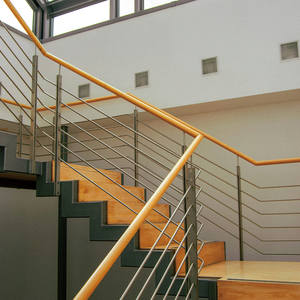 <span class=keywords><strong>Escalera</strong></span> Recta Combinada de Acero y Madera Prima con Peldaños Antideslizantes para Renovación Interior de Apartamentos Dúplex - Product Image 1
