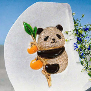 Broche Panda Rouge avec Motif Ruyi Kaki en Alliage – Épingle Tendance pour Femme, Idéale pour Mariage, Fête et Accessoire Cadeau Décoratif - Product Image 3