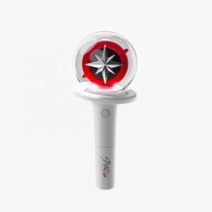 Bâton lumineux officiel Stray Kids pour concert - 2ème génération Ver 2 - Bluetooth intégré - Semi-artisanal - Plastique - Extérieur - Product Image 3