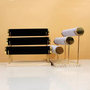 AURORA Soporte Moderno de Terciopelo Multicapa para Pulseras, Organizador de Relojes, Exhibidor de Joyas de Madera con Barra en T Dorada para Brazaletes y Diademas - Product Image 3