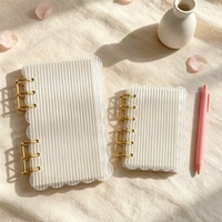 Protège-cahier en acrylique transparent à rayures verticales ondulées, couverture à feuilles mobiles pour A5/A6/A7, étui transparent à 6 trous pour journal