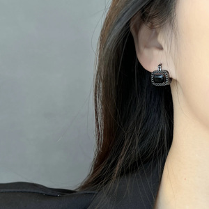 ต่างหูห่วงทองแดงชุบทองของผู้หญิงเพทายสีดำเพชรดีไซน์วินเทจไม่ซ้ำใครเครื่องประดับงานปาร์ตี้ประจำวันขายส่ง - Product Image 4