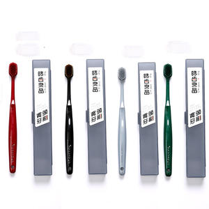 Cepillo de Dientes PIUS de Cabeza Ancha con Cerdas Suaves y Raspador de Lengua, Estuche de Viaje Importado, Amado por Influencers, para un Aspecto Estético - Product Image 3