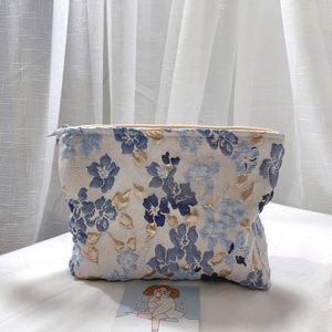 Bolsa de Tela Floral para Mujer, Estilo Retro, Elegante, Bolsa de Maquillaje, Bolsa de Almacenamiento Tridimensional de Tela Jacquard, Fábrica BSCI - Product Image 4