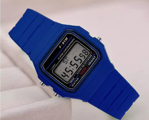 IStapromo <span class=keywords><strong>Regali</strong></span> di Benvenuto, Orologio Digitale Resistente all'Acqua e alle Cadute, Display LCD, Cinturino in PVC da 24mm, Orologio per Bambini - Product Image 4