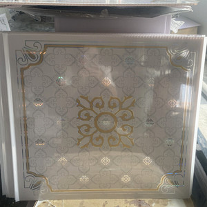 <span class=keywords><strong>2025</strong></span> thiết kế mới dập nóng PVC Trần 2x2ceiling gạch 595x595x7mm/603x603x7mm PVC Trần Bảng điều chỉnh - Product Image 4