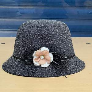 Chapeau en lin <span class=keywords><strong>de</strong></span> style britannique pour femmes d'âge moyen et seniors Chapeau <span class=keywords><strong>de</strong></span> <span class=keywords><strong>pot</strong></span> <span class=keywords><strong>de</strong></span> <span class=keywords><strong>fleurs</strong></span> <span class=keywords><strong>de</strong></span> couleur pure pour le printemps et l'été pour les fêtes en plein air - Product Image 6