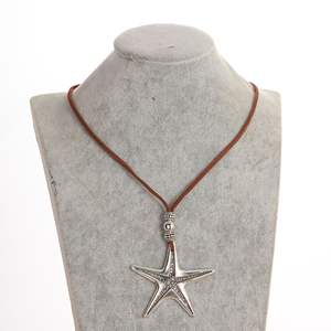 Collier pendentif en alliage d'étoile de mer tissé pour femmes Uionen 1427 chaîne à maillons exagérée à la mode principalement en laiton - Product Image 2