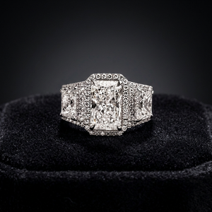 Bague de fiançailles en diamant de culture radiant taille radiant à trois pierres, design halo pavé en or 10K 14K 18K et argent 925 935 - Product Image 1