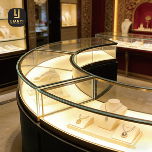 Vitrine à bijoux en verre incurvé, design en arc fluide, créant un centre d'attention moderne et élégant pour les boutiques de luxe - Product Image 2