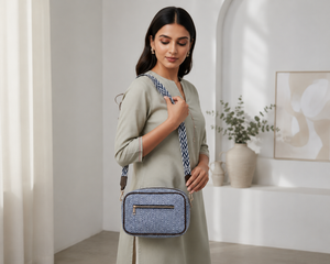 Bolso Tote Decorativo para Mujer con Paneles de Tela Texturizada y Correa para el Hombro, Ideal para Uso Casual, Compras y Viajes - Product Image 2